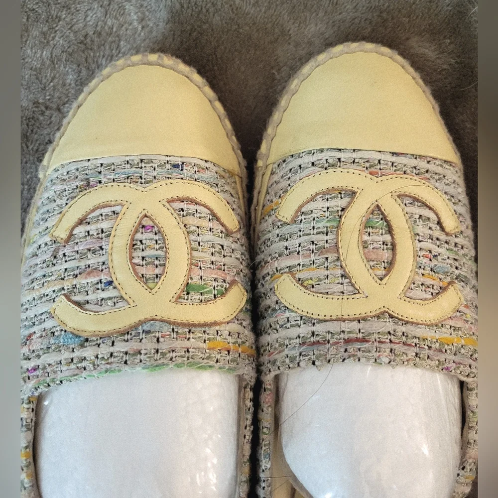 CHANEL Iridescent Tweed & Lambskin CC Espadrilles Flats Yellow Multi Size 36/ 6